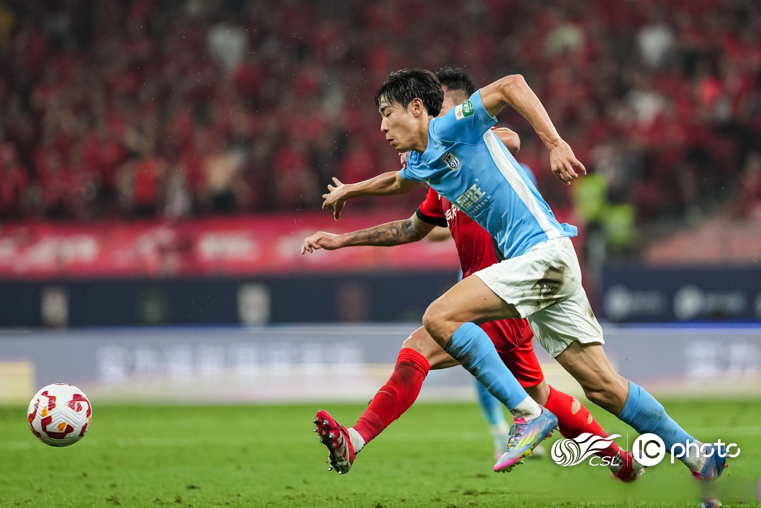 关于上海海港迎中超关键赛;赛后复出首秀;气氛紧张;球队文化再被提及的信息 关于上海海港迎中超关键赛;赛后复出首秀;气氛紧张;球队文化再被提及的信息