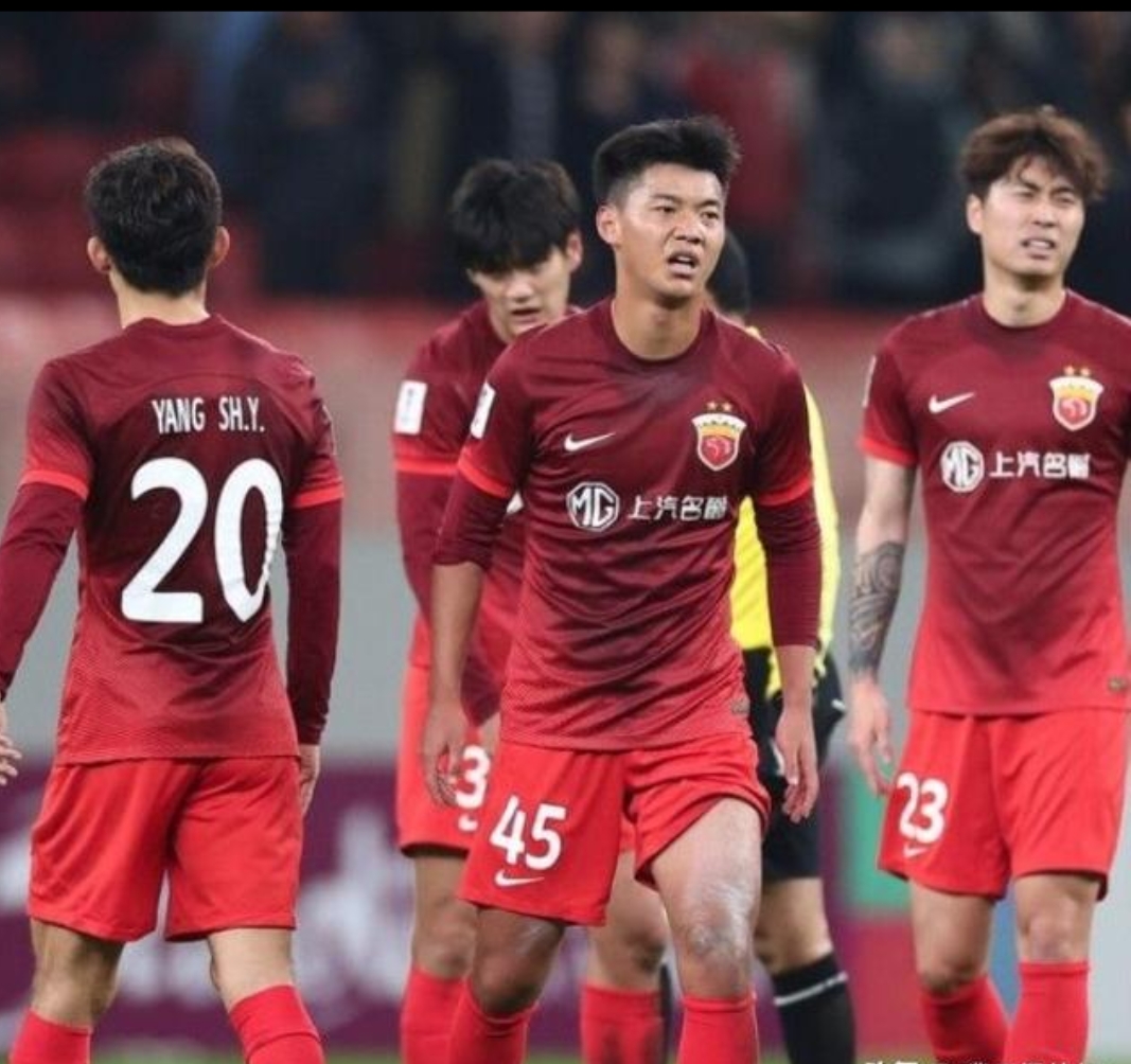 赛前社区盾焦点战，上海海港单刀错失，球迷炸锅，控场能力受关注(七武海为什么被取消了)